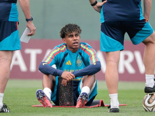 Lamine Yamal durante el entrenamiento de España este jueves a días de la final del Mundial 2026.