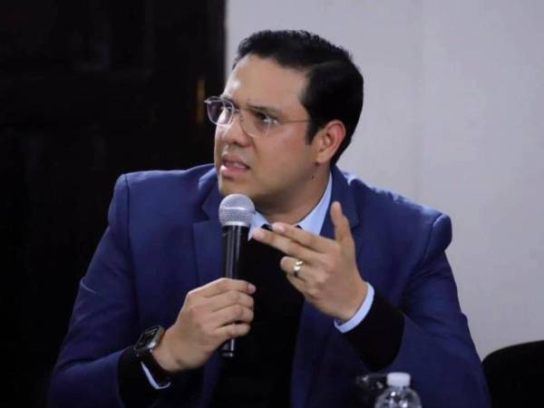 Mauricio Rivera, diputado del Partido Libre por el departamento de Choluteca, anunció una inesperada decisión a pocos días de las elecciones primarias 2025 en Honduras.