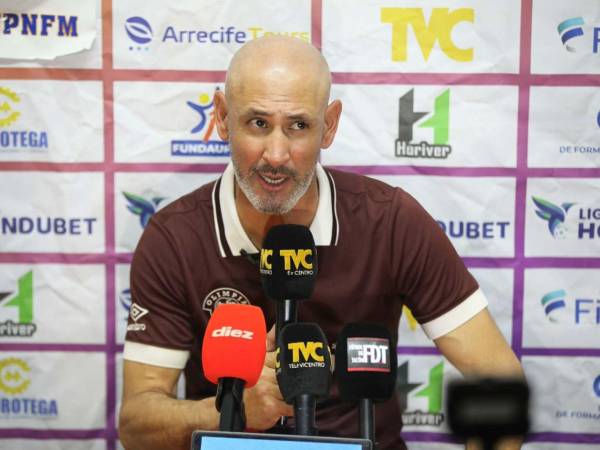 Espinel en conferencia prensa luego del partido entre el Olimpia ante UPNFM.