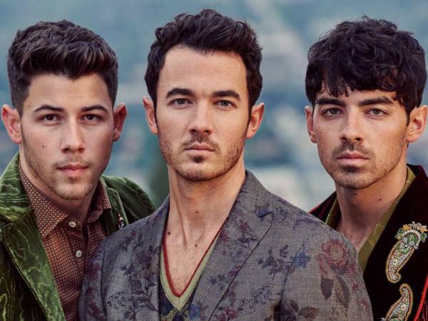 Nick., Kevin y Joe Jonas han tenido éxito con sus proyectos profesionales por separado y se vuelven a unir en algo muy íntimo y familiar para conectar más de cerca con sus fans.