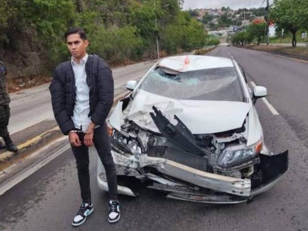 Un joven en evidente estado de ebriedad fue detenido este jueves 25 de diciembre luego de atropellar a un motociclista que al instante murió en el Anillo Periférico de Tegucigalpa.