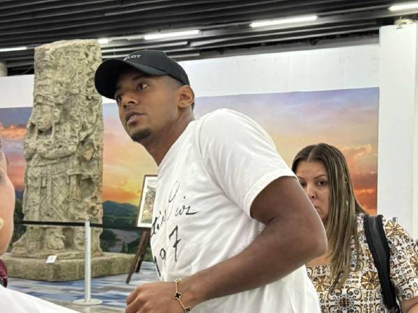 Choco Lozano previo a su salida de Honduras rumbo a México. ​​​​​