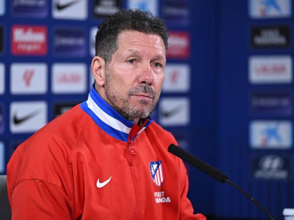 Diego Simeone hablando en conferencia de prensa.
