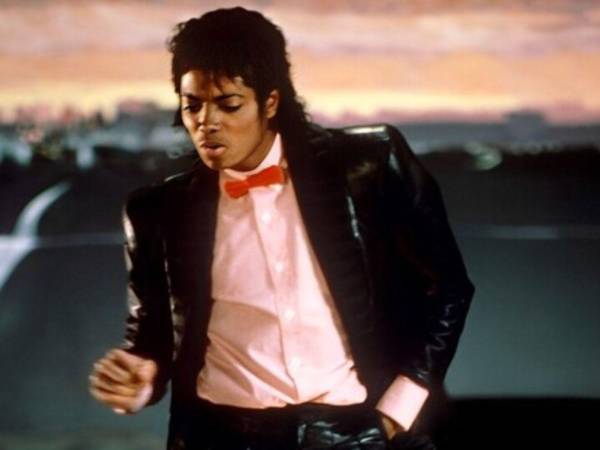 <b>“Billie Jean”</b> estuvo siete semanas consecutivas en el número 1 del Billboard Hot 100 y ganó dos premios Grammy, entre ellos el de Mejor Interpretación Vocal Masculina de R&amp;B.
