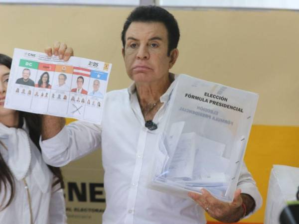 Salvador Nasralla participó en las elecciones generales del 2025 como candidato presidencial del Partido Liberal.