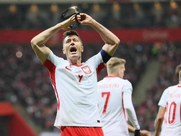 Lewandowski fue uno de los anotadores en la remontada de Polonia ante Albania.