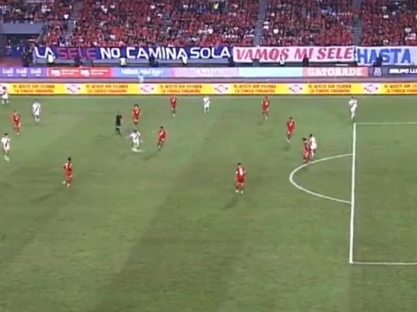 Bien invalidado el gol de Guatemala ya que hay un claro fuera de juego.