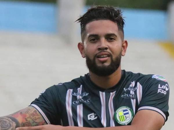 Josué Villafranca marcó uno de los goles del partidazo que disputaron Victoria y Juticalpa FC.