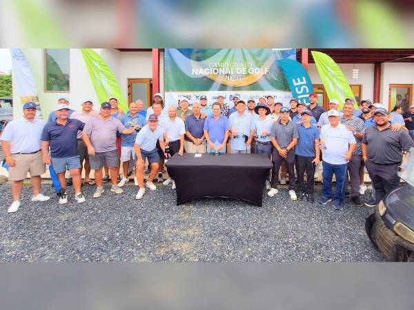 Ganadores del segundo Torneo Nacional de Golf de la Asociación Hondureña de Golf (AHG), realizado en Roatán.