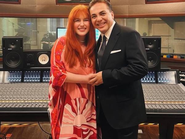 El cantante mexicano Cristian Castro vuelve a estar en el centro de la conversación pública tras confirmar su romance con Victoria Kühne, una destacada empresaria, productora musical y cantante mexicana.