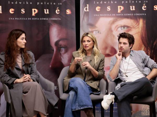De izquierda a derecha, la directora de la película ‘Después’, Sofía Gómez, y los protagonistas del largometraje, Ludwika Paleta y su hijo Nicolás Haza, hablan en una entrevista con EFE este lunes, en Ciudad de México (México). El filme enfoca el debate en la maternidad y la lucha de una madre por reconstruir su vida tras la ambigua muerte de su hijo.