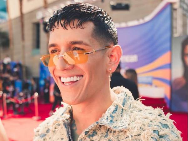 Lenny Tavárez ha ganado fama como un importante exponente del trap y reggaetón en Puerto Rico, inicialmente como parte del dúo Dyland &amp; Lenny, que recibió una nominación al Billboard Latino en 2013.