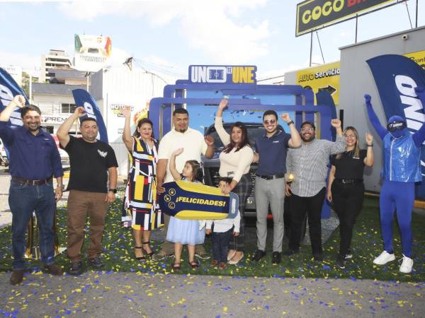 Estaciones de Servicio UNO y Tiendas Pronto realizaron la entrega de una Nissan Frontier PRO-4X al ganador del tercer sorteo de la promoción “UNO te une a la fiesta del fútbol”.