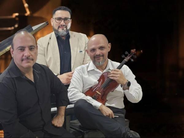 El pianista Luis Rivera; el cantante Abraham Sáenz y el violinista Juan Manuel Rodríguez.