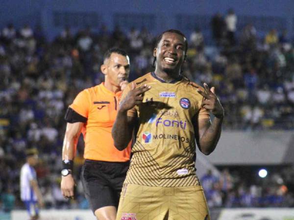 Victoria y Choloma se enfrentaron en el Estadio Ceibeño por la jornada 18.