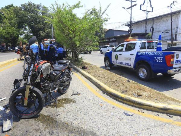 Un accidente de motocicleta ocurrido en el bulevar Juan Pablo Segundo de San Pedro Sula, norte de Honduras.