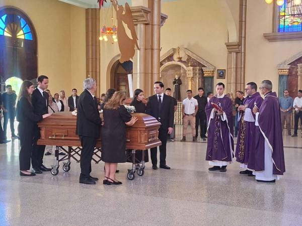Familiares realizaron la mañana del 3 de diciembre una misa de cuerpo presente en la Basílica Menor Nuestra Señora de Suyapa.