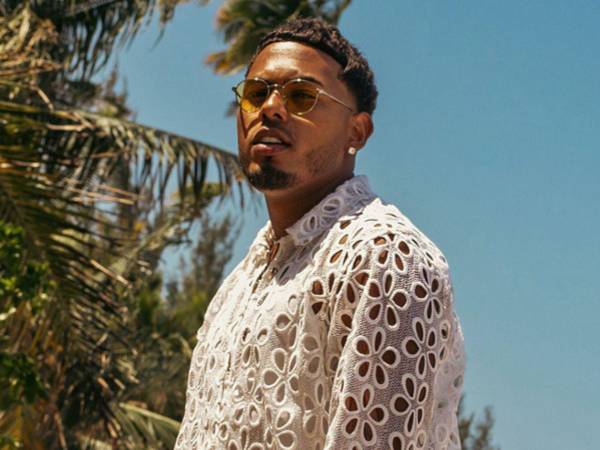 Fotografía cedida por Prensa Myke Towers donde se observa al cantante puertorriqueño Myke Towers posando durante una sesión de fotografías.