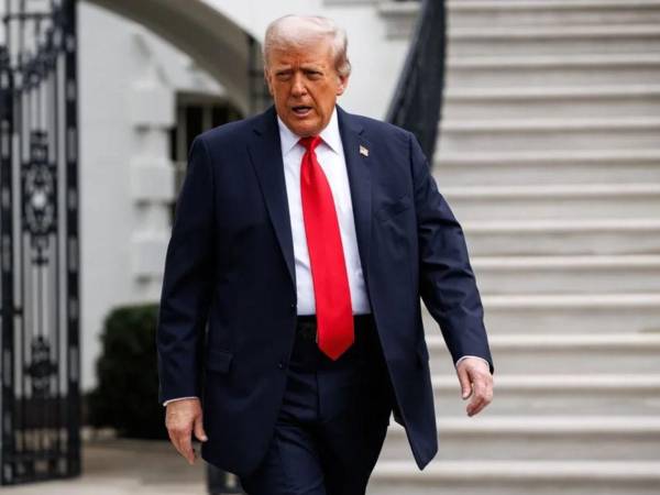 Trump endurece postura sobre Irán y el estrecho de Ormuz.