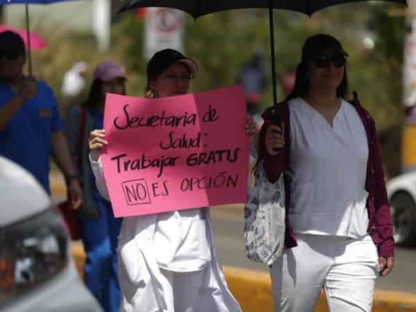 Los médicos descentralizados cumplen seis semanas de protestas exigiendo sus derechos.