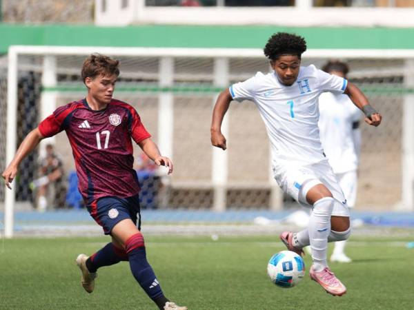 Jugadores de la Selección Sub-21 de Honduras van por el primer tiempo en los Juegos Deportivos Centroamericanos.