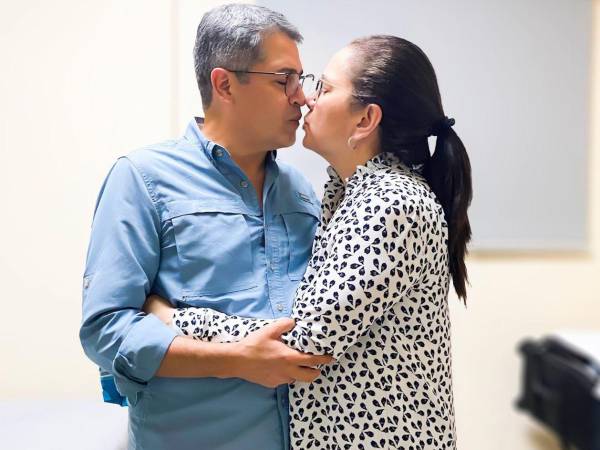 La exprimera dama de Honduras, Ana García de Hernández, habló públicamente este martes tras la inesperada liberación del expresidente Juan Orlando Hernández en Estados Unidos. También se refirió a cuándo podría darse el esperado reencuentro entre ambos. Esto fue lo que dijo.