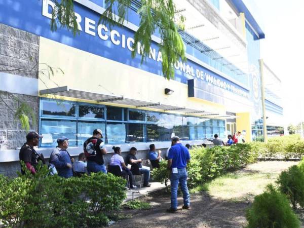 Para realizar el trámite de renovación de licencia de conducir, los ciudadanos deben cumplir con una serie de requisitos que incluyen exámenes médicos, el pago de tasas y la presentación de documentos.