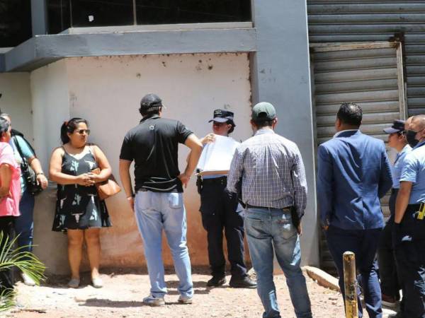 Horas después del incidente, familiares se presentaron en Medicina Forense para realizar los trámites de retiro del cuerpo