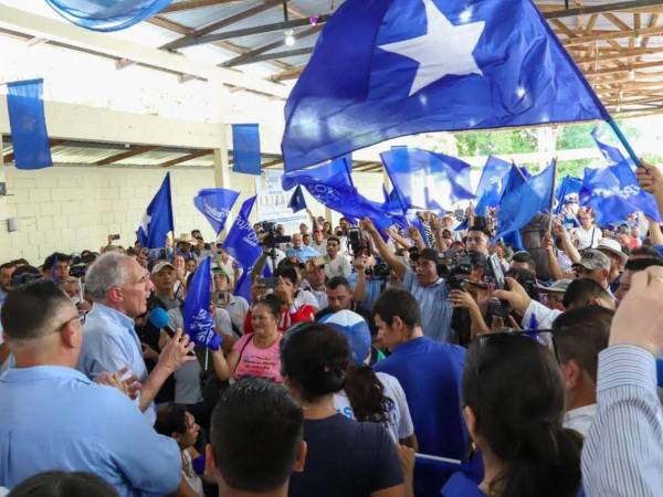 Este martes 20 de enero, el CNE inició la entrega de credenciales a diputados y alcaldes electos de los distintos partidos políticos.