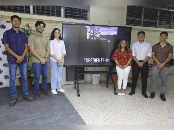 El equipo Umbral reúne sus conocimientos y habilidades para crear cada detalle, cada diseño de escenarios hasta la construcción de una historia que busca conectar con la cultura hondureña a través del videojuego.