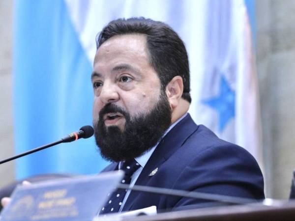 El 35 % de endeudamiento coincide con el presupuesto de la Administración Central, pero el titular del Congreso omite que en el Presupuesto General consolidado es del 21.9%.