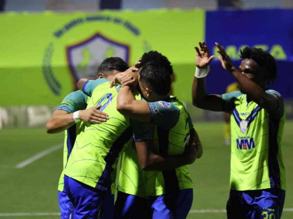 Olancho FC le quitó el invicto al Real España con goleada en el Juan Ramón Brevé.