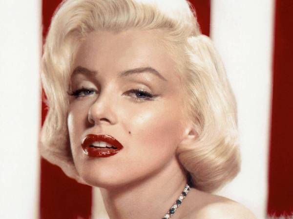 La figura de Marilyn Monroe cobra vida a través de una colección inédita de cartas personales y cientos de objetos originales en una exposición organizada con motivo del centenario de su nacimiento, que revela cómo una de las estrellas más magnéticas de Hollywood moldeó su imagen mediante piezas que han pasado a la historia del cine.