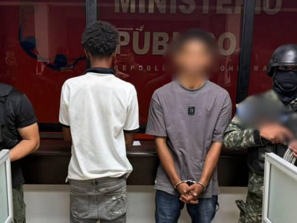 Dos hombres son detenidos por supuesto vínculo con venta de drogas en Puerto Cortés.