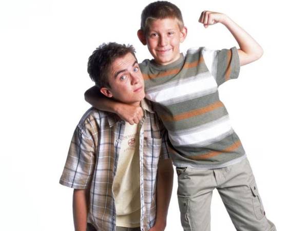 El reinicio de Malcolm in the Middle, titulado Life’s Still Unfair, se estrenará el 10 de abril en Hulu y Disney+, con gran parte del elenco original de regreso. Sin embargo, uno de los personajes más recordados, Dewey, no será interpretado por su actor original, Erik Per Sullivan.