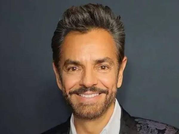 Eugenio Derbez ha reconocido públicamente que no estuvo presente en la primera etapa de la vida de Vadhir y que su relación se volvió más cercana cuando Vadhir era adolescente.