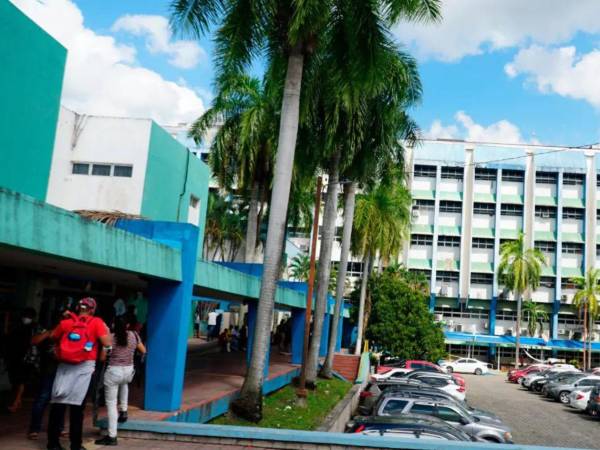 El hospital Mario Catarino Rivas atiende con normalidad este 14 de abril.