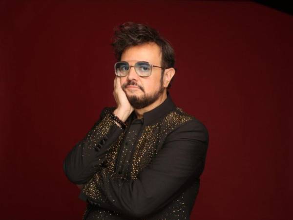 Aleks Syntek volvió a generar controversia después de protagonizar varios intercambios con el público durante su presentación del 15 de septiembre en la alcaldía Benito Juárez, en Ciudad de México, como parte de las celebraciones por el Grito de Independencia. Sus comentarios sobre la música actual y las peticiones de los asistentes rápidamente se difundieron en redes sociales.