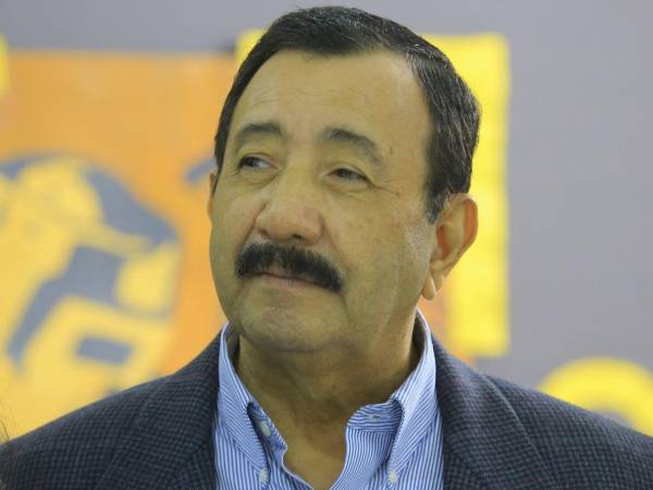 El profesor Nicolás Ochoa, suspendido de su cargo como director del Técnico Alemán por la Dirección Departamental de Educación mientras lleva a cabo una investigación por supuestos cobros irregulares.