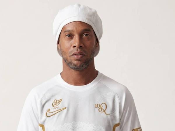 BOMBAZO. El astro brasileño Ronaldinho ha decidido volver al fútbol profesional.