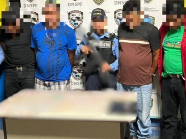 La DPI lograron la captura de dos hondureños y dos guatemaltecos que se dirigían hacia Estados Unidos.