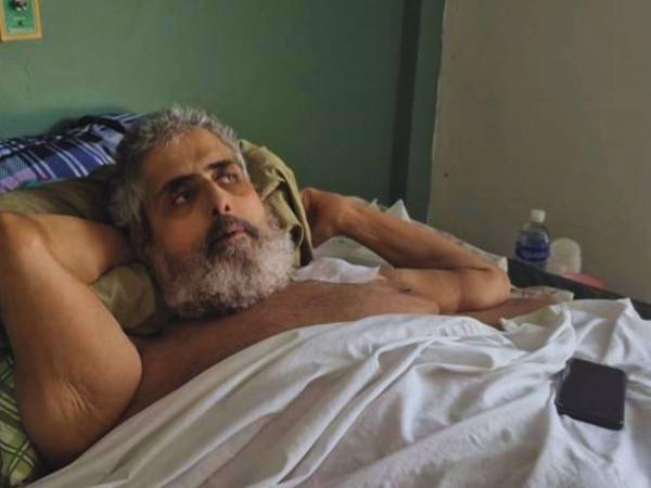 No hay parte humana, no hay derechos humanos, he pedido me ingresen y que me atiendan y me lo negaron, dijo Nasser un día antes de morir en una cama de la sala de varones del hospital Atlántida.
