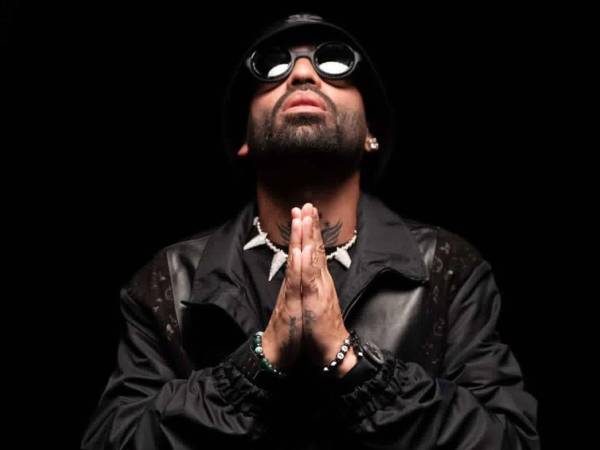 El cantante urbano Arcángel utilizó sus historias de Instagram para enviar un mensaje a Mayra Nevárez, la mujer responsable de la muerte de su hermano Justin Santos en un accidente de tránsito ocurrido en 2021.