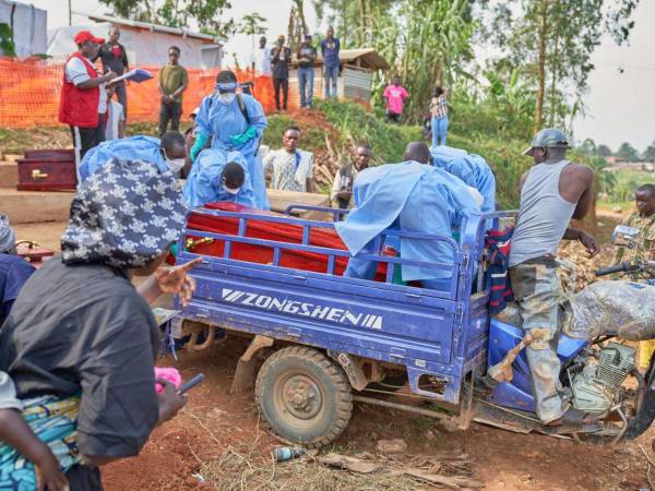 La República Democrática del Congo elevó a 600 las muertes por ébola y reportó la aparición de contagios en una nueva provincia del país.
