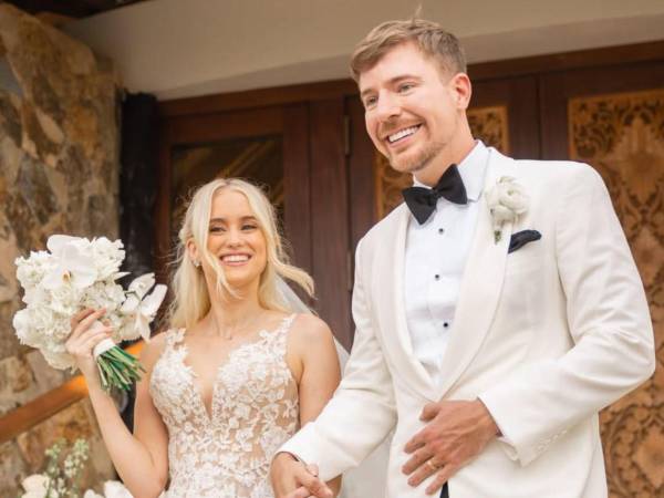 Jimmy Donaldson, conocido mundialmente como MrBeast, dejó por un momento las producciones millonarias y los retos virales para protagonizar uno de los momentos más importantes de su vida. El creador de contenido con más suscriptores en YouTube contrajo matrimonio con Thea Booysen en una ceremonia privada celebrada en Necker Island, la exclusiva isla de Richard Branson ubicada en las Islas Vírgenes Británicas.