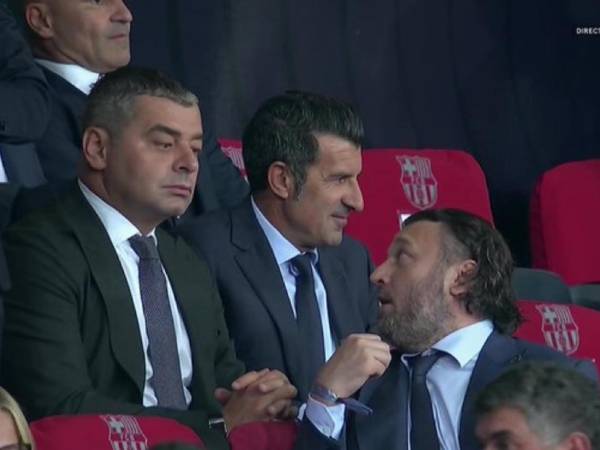 El enemigo en casa: Luis Figo presente en uno de los palcos viendo el Barcelona vs PSG.