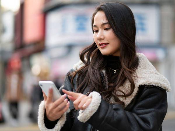 Se sabe poco sobre los creadores de ¿Estás muerto?, pero dicen ser tres personas nacidas después de 1995 que desarrollaron la aplicación desde Zhengzhou junto a un pequeño equipo.