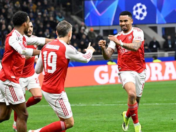 Jugadores del Arsenal celebrando uno ge los goles de Grabriel Jesus.