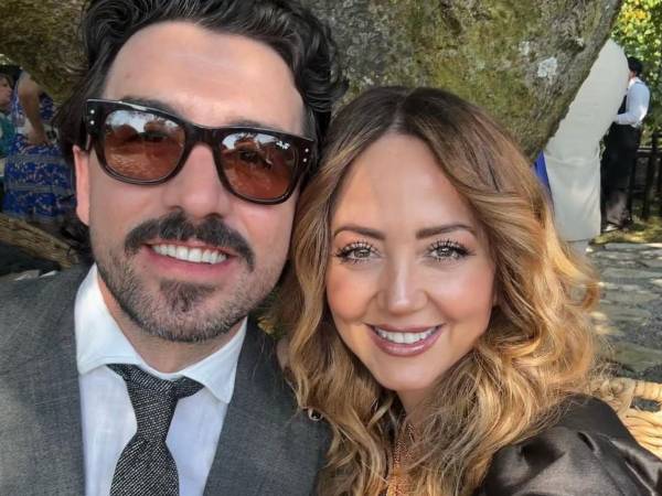 La actriz y conductora mexicana Andrea Legarreta de 54 años de edad publicó varias fotografías junto a un joven atractivo, generando especulaciones sobre su vida sentimental, pues han pasado más de tres años desde su separación con Erik Rubín, con quien estuvo casada 22 años.