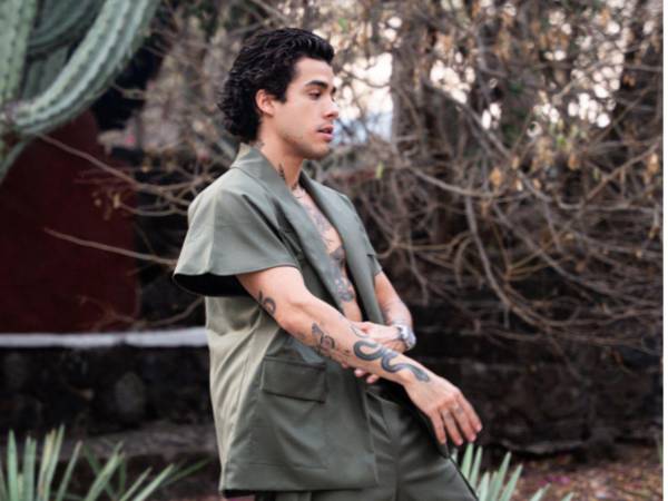 Fotografía cedida a EFE por TNR Public Relations del cantante mexicano Mario Bautista, quien llevará un mensaje de unión entre el fútbol y la música a la final de la Leagues Cup.